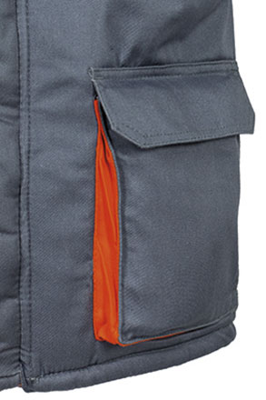 Dettaglio tasca con soffietto a contrasto