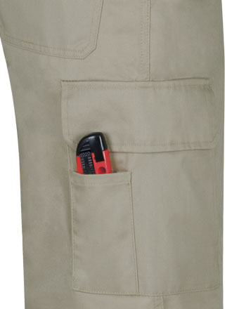 Dettaglio tasca laterale con compartimento porta cutter